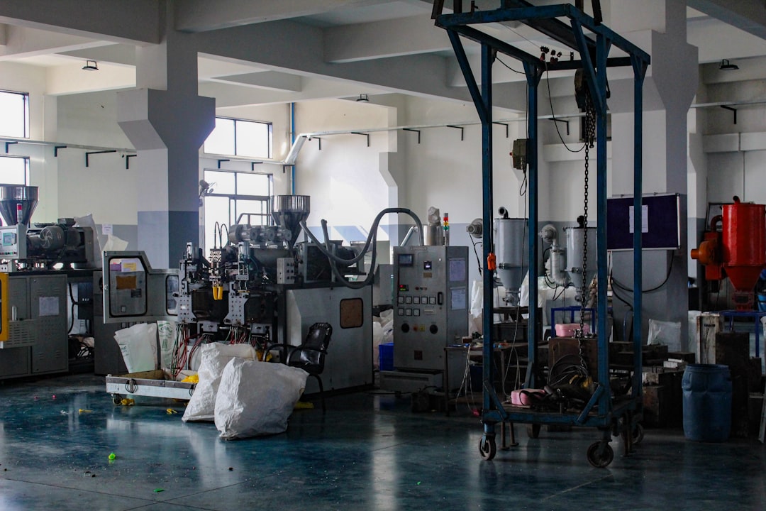 Injection mold tooling for microneedling pens